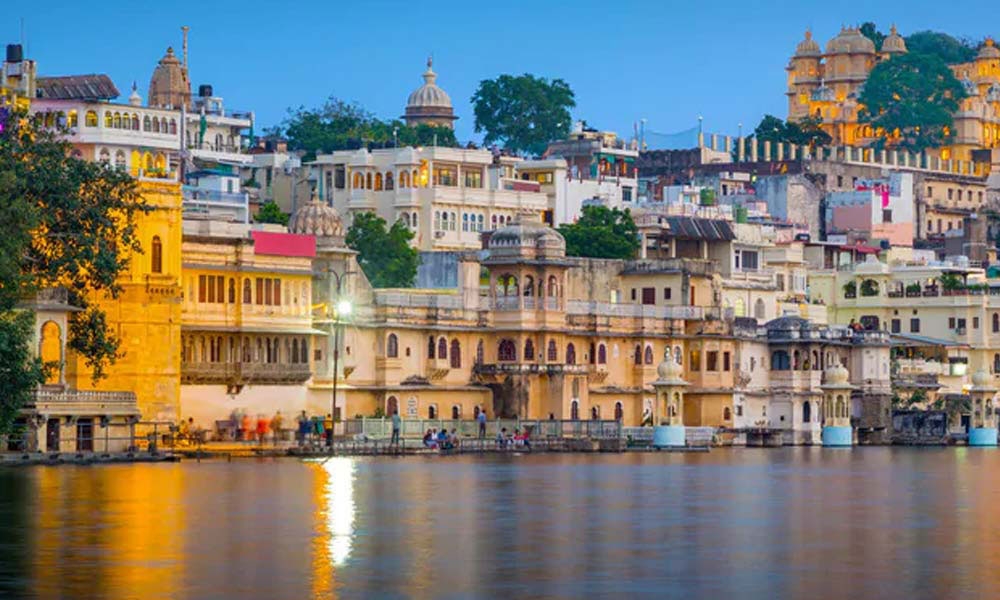 Explore Udaipur with Ease: Your Guide to Udaipur Sightseeing Taxi Services